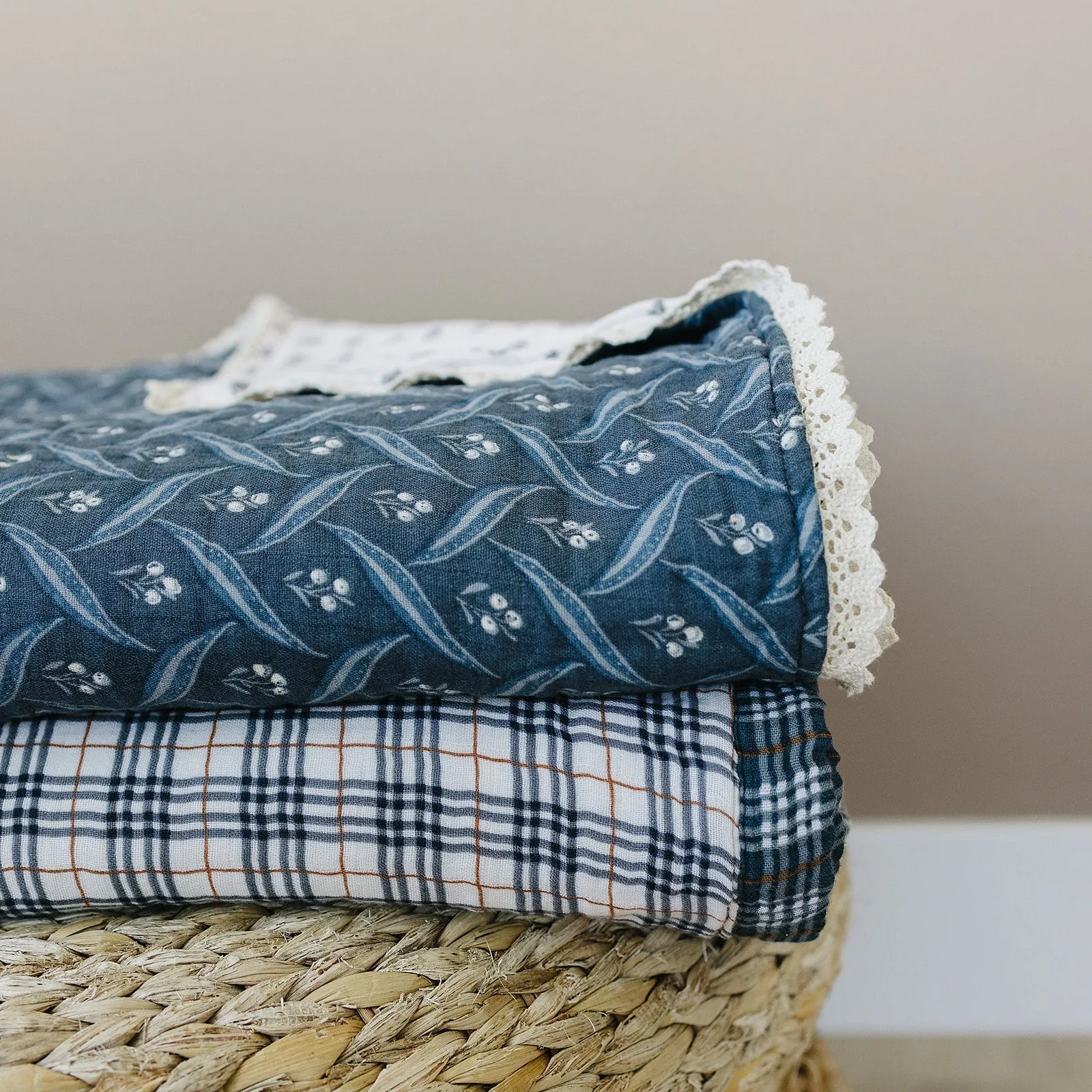 Vintage Plaid   Navy Plaid Twin Muslin Quilt